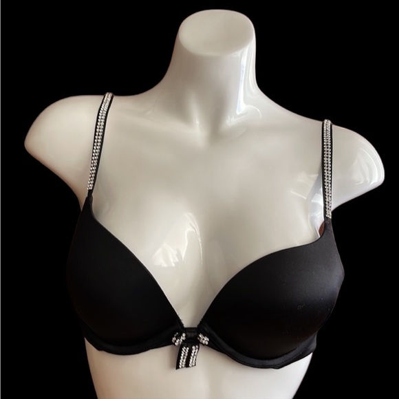 Victoria’s Secret Very Sexy Holiday Bra, Thong, & Skirt Set - Picture 4 of 15